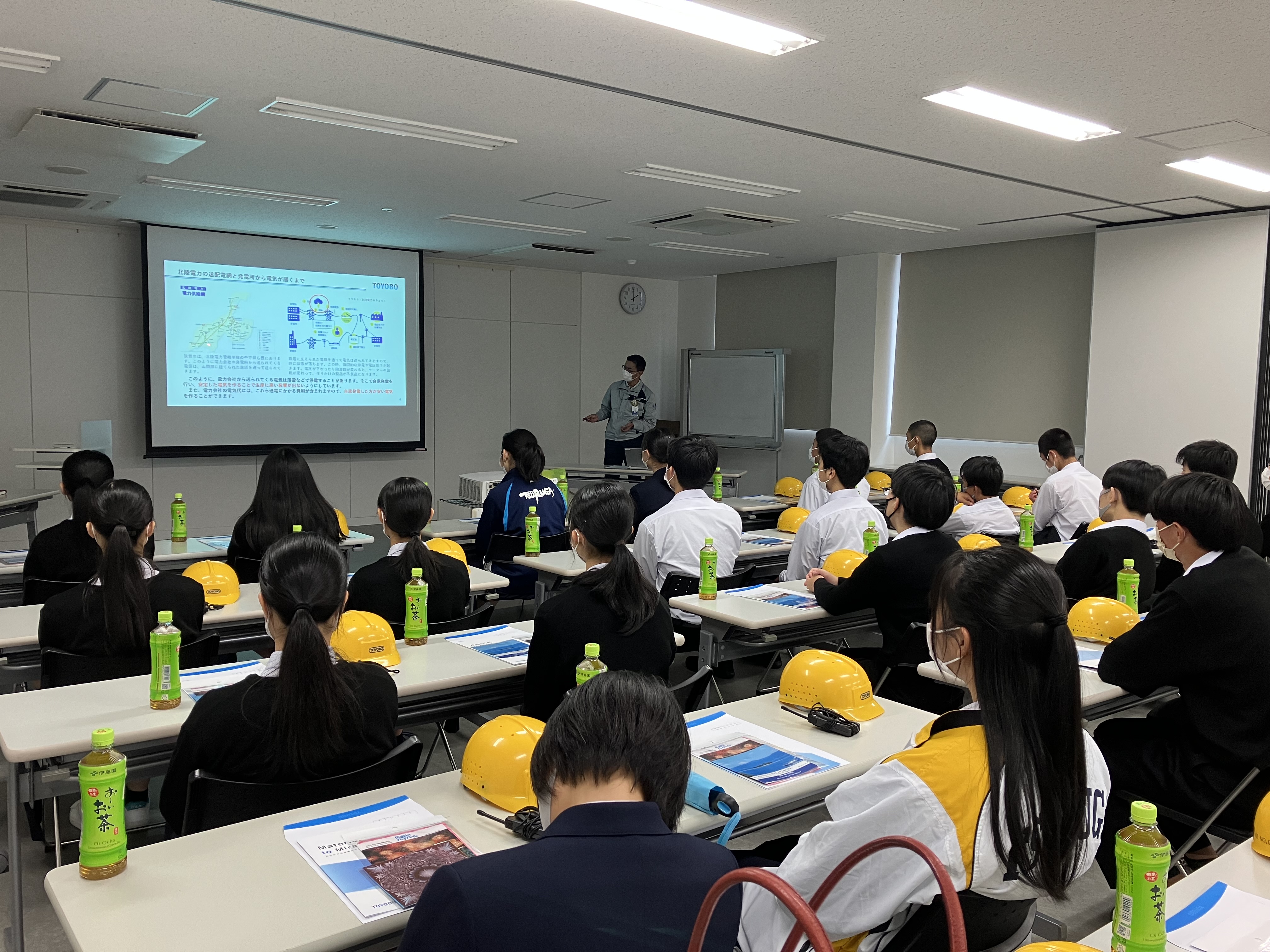 Company tour by first-year students at Tsuruga High School