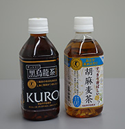 Suntory beverage bottles that use PET resins made with GS Catalyst®