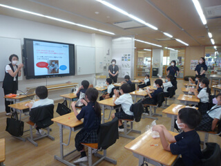 Visiting lecture at Teikyo University Elementary School