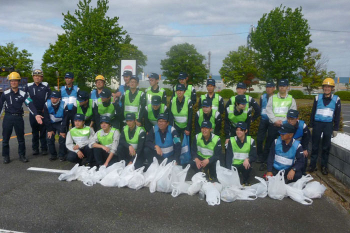 Participants in cleanup activities